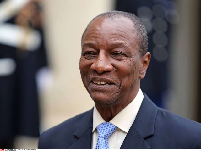 Alpha Condé bénéficiaire du nouveau statut des anciens présidents : le RPG Arc-en-ciel salue une “avancée importante”